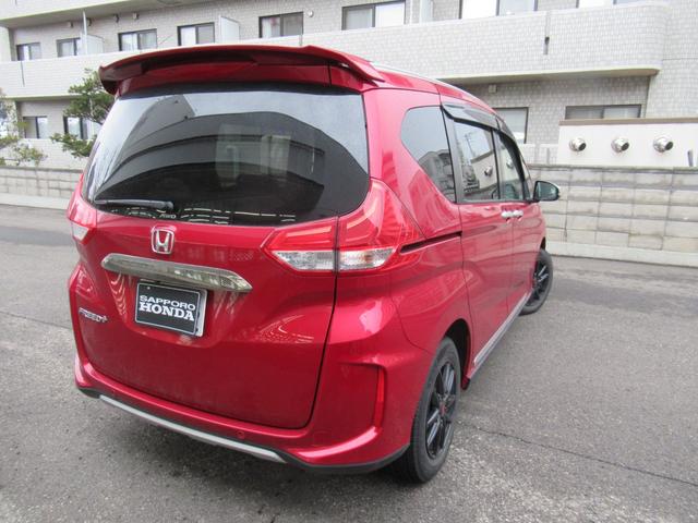 フリード＋ クロスター・ホンダセンシング　４ＷＤ　純正メモリーナビ　Ｒカメラ　ＥＴＣ　純正エンスタ　シートヒーター　ドラレコ　ブルートウース対応　左右電動スライドドア　衝突軽減装置（16枚目）