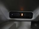 ベースグレード　４ＷＤ　純正メモリーナビ　Ｒカメラ　ＥＴＣ　ＬＥＤライト　シートヒーター　ブルートウース対応　ドラレコ　衝突軽減装置　横滑り防止装備　スマートキー（13枚目）