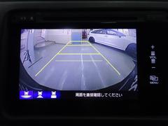 バックカメラも付いています。駐車の時に便利なのはもちろんの事、後方死角にいる子供たちに気が付くことができるので安心安全ですね 4