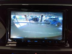 バックカメラも付いています。駐車の時に便利なのはもちろんの事、後方死角にいる子供たちに気が付くことができるので安心安全ですね 4