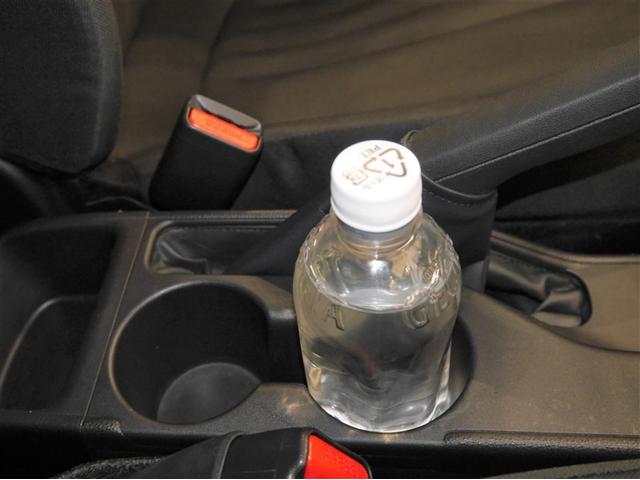 ヤリス ハイブリッドG ETC車載器 バックモニター クルーズコントロール オートエアコン パワーステアリング LEDライト 横滑り防止 ミュージックプレイヤー接続可 スマートキー メモリーナビ ABS 寒冷地仕様 4WD(26枚目)