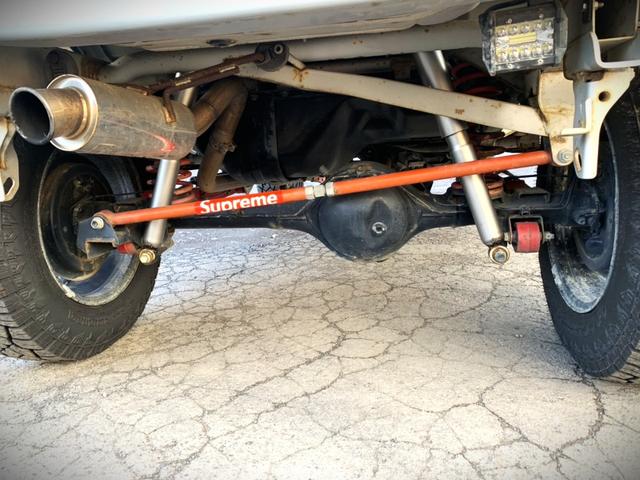 ジムニー FISフリースタイルワールドカップリミテッド 本州仕入 リフトアップ 社外マフラー ルーフキャリア付き(12枚目)