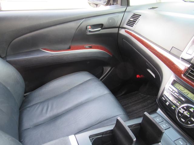 エスティマハイブリッド アエラス　レザーパッケージ　ガンＭポリッシュスポーク１８ＡＷ　上級グレードフルエアロボディ　ＨＤＤナビ地デジＴＶバックモニターフィリップダウンモニター装備　タンデム７人レザーシート　両面オートパワースライドＤｒ　ガンメタポリッシュスポーク１８ＡＷ　高速ＥＴＣ（55枚目）