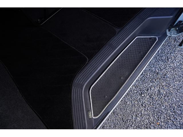 ハイエースワゴン ＧＬ４型後期モデル　社外ナビフルセグ地デジ・バックカメラ・後席モニター・パワードア・ＬＥＤライト・フォグ・ＬＥＤテール・社外エアロ・オーバーフェンダー・マフラー・１８アルミ・ＥＴＣ・スマートキー・セキュリティ・本州仕入（50枚目）
