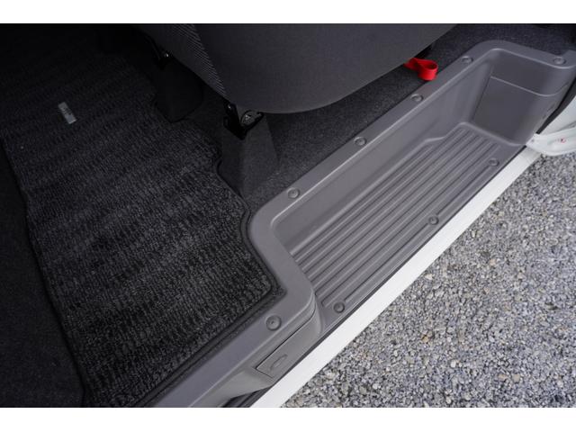 NV350キャラバンバン ロングプレミアムGXターボ 純正ナビフルセグ地デジ・Bカメラ・ベッドキット・HIDライト・LEDフォグ・社外17アルミ・ホワイトレタータイヤ・ドラレコ・ETC・インテリキー・Rヒータークーラー・本州仕入・寒冷地仕様・EGスタータ(41枚目)