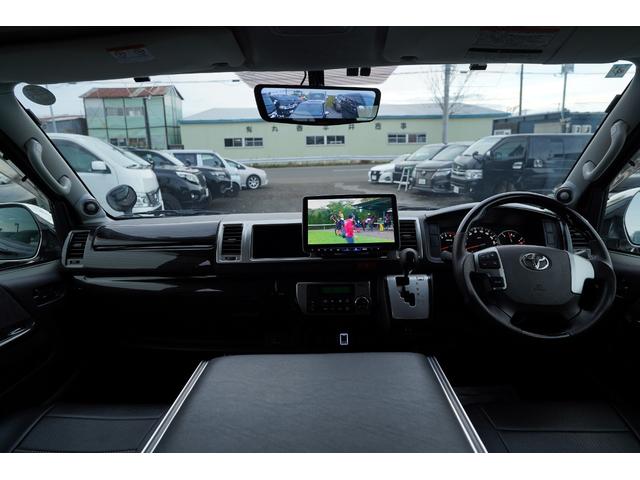 ハイエースワゴン ＧＬ４型後期モデル　アルパイン１１インチナビ地デジ・Ｂカメラ・後席モニター・アルパインデジタルミラー・ルーフスピーカー・ベッドキット・パワードア・コンビステア・社外１７アルミ・社外足回り・ショック・スタビ・ＬＥＤライト（16枚目）