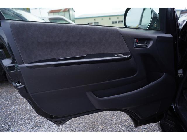 ハイエースワゴン ＧＬ４型後期モデル　アルパイン１１インチナビ地デジ・Ｂカメラ・後席モニター・アルパインデジタルミラー・ルーフスピーカー・ベッドキット・パワードア・コンビステア・社外１７アルミ・社外足回り・ショック・スタビ・ＬＥＤライト（23枚目）