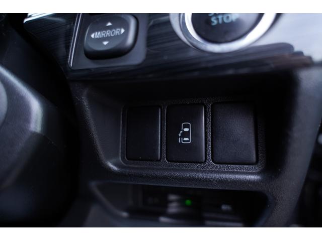 ハイエースワゴン ＧＬ４型後期モデル　アルパイン１１インチナビ地デジ・Ｂカメラ・後席モニター・アルパインデジタルミラー・ルーフスピーカー・ベッドキット・パワードア・コンビステア・社外１７アルミ・社外足回り・ショック・スタビ・ＬＥＤライト（34枚目）