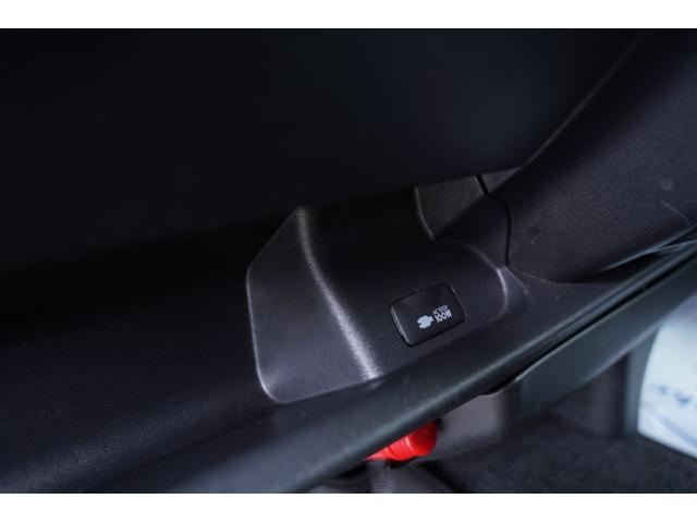 ハイエースワゴン ＧＬ４型後期モデル　アルパイン１１インチナビ地デジ・Ｂカメラ・後席モニター・アルパインデジタルミラー・ルーフスピーカー・ベッドキット・パワードア・コンビステア・社外１７アルミ・社外足回り・ショック・スタビ・ＬＥＤライト（37枚目）