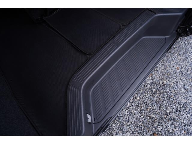 ハイエースワゴン ＧＬ４型後期モデル　アルパイン１１インチナビ地デジ・Ｂカメラ・後席モニター・アルパインデジタルミラー・ルーフスピーカー・ベッドキット・パワードア・コンビステア・社外１７アルミ・社外足回り・ショック・スタビ・ＬＥＤライト（46枚目）