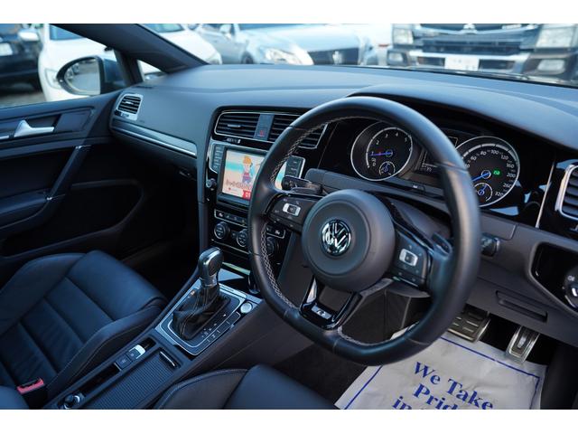 ゴルフR ベースグレード ディスカバープロナビフルセグ地デジ・R専用黒革シート・パワーシート・シートヒーター・アンビエントライト・衝突軽減ブレーキ・レーダークルーズ・レーンキープ・ETC・スマートキー・ワンオーナー・本州仕入(17枚目)