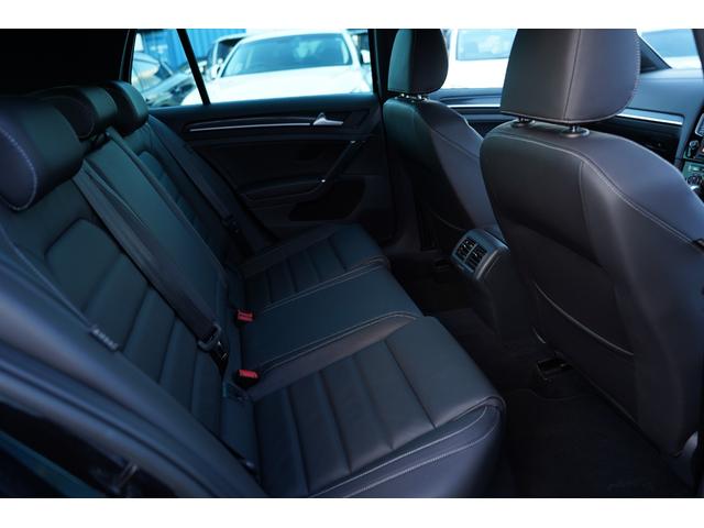 ゴルフR ベースグレード ディスカバープロナビフルセグ地デジ・R専用黒革シート・パワーシート・シートヒーター・アンビエントライト・衝突軽減ブレーキ・レーダークルーズ・レーンキープ・ETC・スマートキー・ワンオーナー・本州仕入(43枚目)