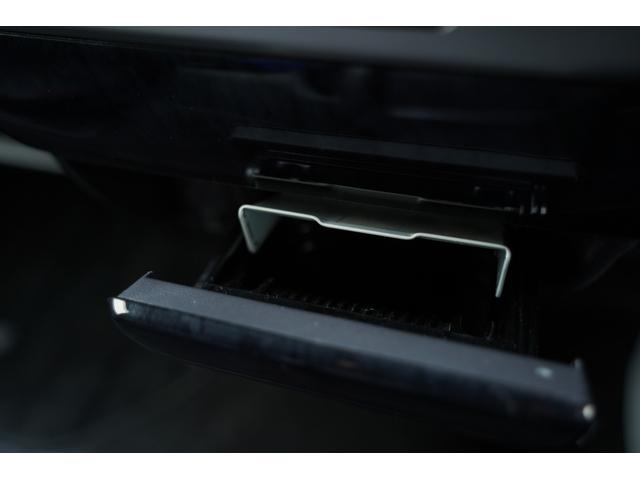 ハイエースワゴン GL5型モデル 純正ナビ地デジ・Bカメラ・後席モニター・パワードア・衝突軽減ブレーキ・レーンキープ・Fスポイラー・社外17アルミ・ベッドキット・LEDライトフォグ・LEDテール・スマートキー・ソナー・寒冷地・本州仕入(40枚目)