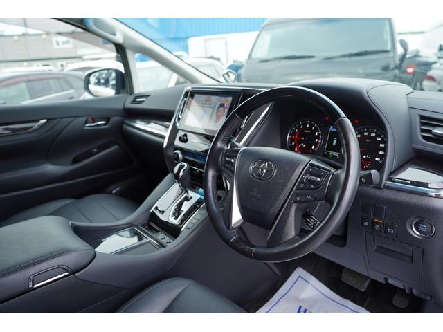 アルファード ２．５Ｓ　Ｃパッケージ　純正Ｄオーディオフルセグ地デジ・後席モニター・ＤＶＤ再生・両側パワードア・パワーゲート・合皮シート・シートベンチレーション・７人乗パワーオットマン・衝突軽減・レーダークルーズ・レーンキープ・本州仕入（14枚目）