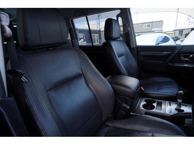 パジェロ ロング　エクシード　社外ナビフルセグ地デジ・バックカメラ・黒革シート・パワーシート・シートヒーター・ＬＥＤフォグ・社外１７アルミ・コンビステアリング・クルコン・ＡＣ１００Ｖ・ＥＴＣ・リアヒーター・寒冷地仕様・本州仕入（18枚目）