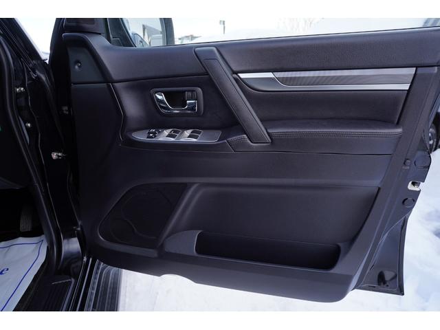 パジェロ ロング　エクシード　社外ナビフルセグ地デジ・バックカメラ・黒革シート・パワーシート・シートヒーター・ＬＥＤフォグ・社外１７アルミ・コンビステアリング・クルコン・ＡＣ１００Ｖ・ＥＴＣ・リアヒーター・寒冷地仕様・本州仕入（21枚目）