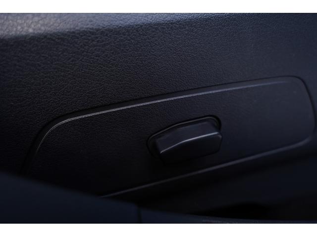 ジープ・コンパス リミテッド　社外ナビフルセグ地デジ・バックカメラ・ＢＯＳＴＯＮプレミアムサウンド・黒革シート・パワーシート・シートヒーター・ＥＴＣ・クルコン・純正１８アルミ・キーレス（18枚目）