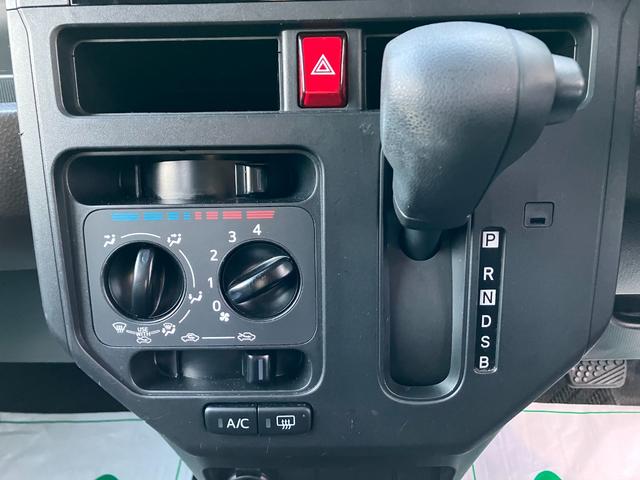 ルーミー X 4WD スマアシ 社外ナビ バックカメラ 夏冬タイヤ付き スマートキー フルセグTV 片側パワスラ オートライト アイドリングストップ クリアランスソナー 衝突軽減ブレーキ 横滑り防止装置(19枚目)