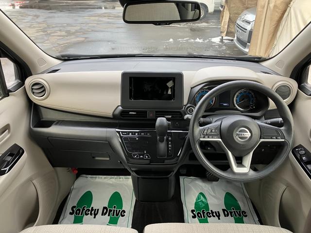 デイズ Ｘ　４ＷＤ　スマートキー　アラウンドビューモニター　バックカメラ　アイドリングストップ　オートライト　シートヒーター　衝突軽減ブレーキ　電格ミラー　セーフティシールド（5枚目）