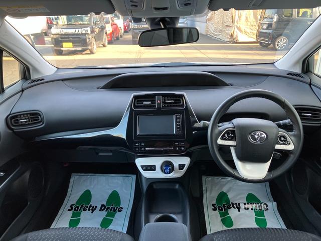 プリウス Ｓ　４ＷＤ　夏冬タイヤ付き　寒冷地仕様　スマートキー　純正ナビ　フルセグＴＶ　バックカメラ　ＥＴＣ　トヨタセーフティセンス　ＬＥＤライト　オートライト　フォグ　電格ミラー（5枚目）