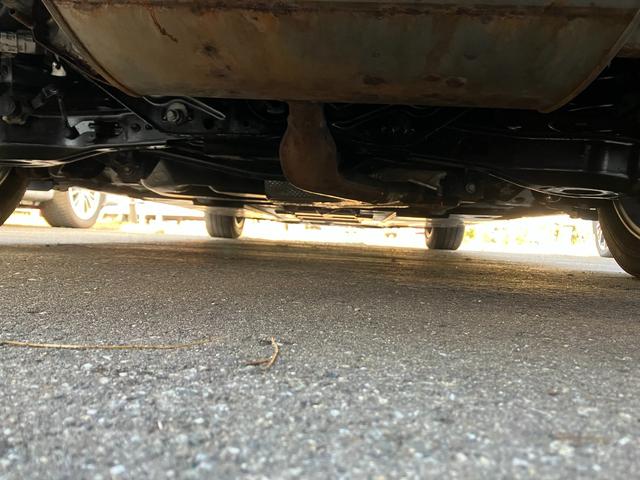 プリウス Ｓ　４ＷＤ　夏冬タイヤ付き　寒冷地仕様　スマートキー　純正ナビ　フルセグＴＶ　バックカメラ　ＥＴＣ　トヨタセーフティセンス　ＬＥＤライト　オートライト　フォグ　電格ミラー（7枚目）