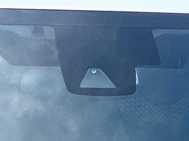 プリウス Ｓ　４ＷＤ　夏冬タイヤ付き　寒冷地仕様　スマートキー　純正ナビ　フルセグＴＶ　バックカメラ　ＥＴＣ　トヨタセーフティセンス　ＬＥＤライト　オートライト　フォグ　電格ミラー（10枚目）