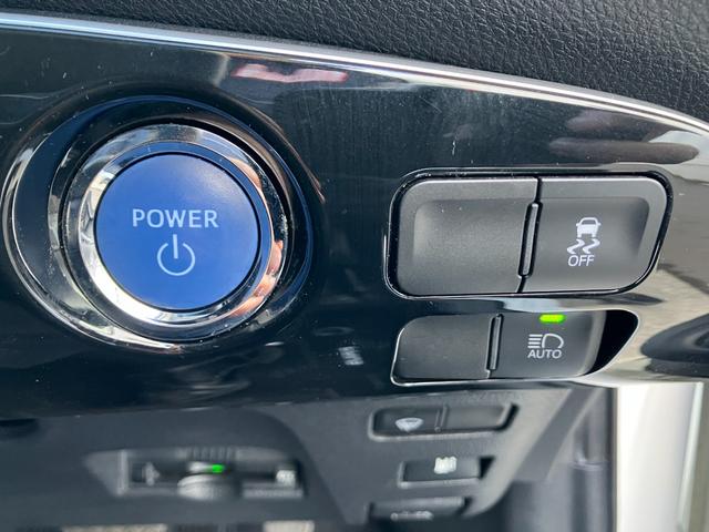プリウス Ｓ　４ＷＤ　夏冬タイヤ付き　寒冷地仕様　スマートキー　純正ナビ　フルセグＴＶ　バックカメラ　ＥＴＣ　トヨタセーフティセンス　ＬＥＤライト　オートライト　フォグ　電格ミラー（19枚目）