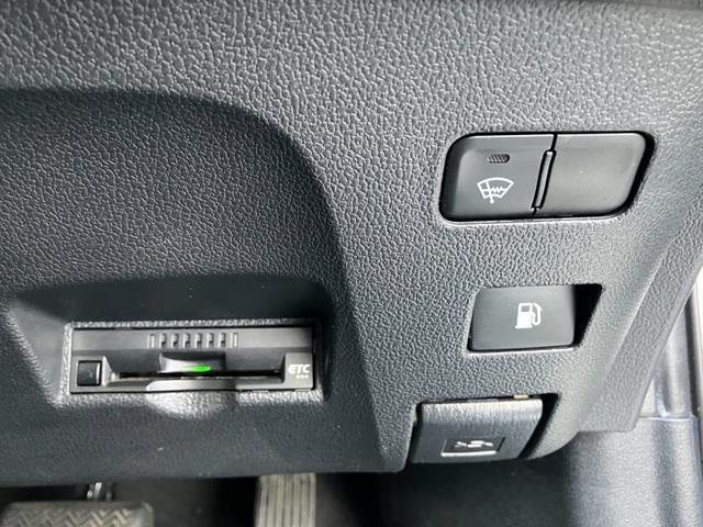 プリウス Ｓ　４ＷＤ　夏冬タイヤ付き　寒冷地仕様　スマートキー　純正ナビ　フルセグＴＶ　バックカメラ　ＥＴＣ　トヨタセーフティセンス　ＬＥＤライト　オートライト　フォグ　電格ミラー（21枚目）