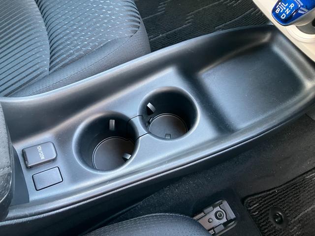 プリウス Ｓ　４ＷＤ　夏冬タイヤ付き　寒冷地仕様　スマートキー　純正ナビ　フルセグＴＶ　バックカメラ　ＥＴＣ　トヨタセーフティセンス　ＬＥＤライト　オートライト　フォグ　電格ミラー（23枚目）