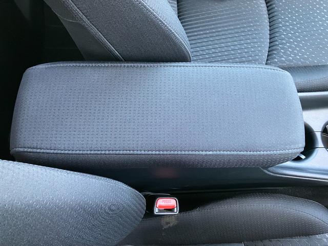 プリウス Ｓ　４ＷＤ　夏冬タイヤ付き　寒冷地仕様　スマートキー　純正ナビ　フルセグＴＶ　バックカメラ　ＥＴＣ　トヨタセーフティセンス　ＬＥＤライト　オートライト　フォグ　電格ミラー（24枚目）