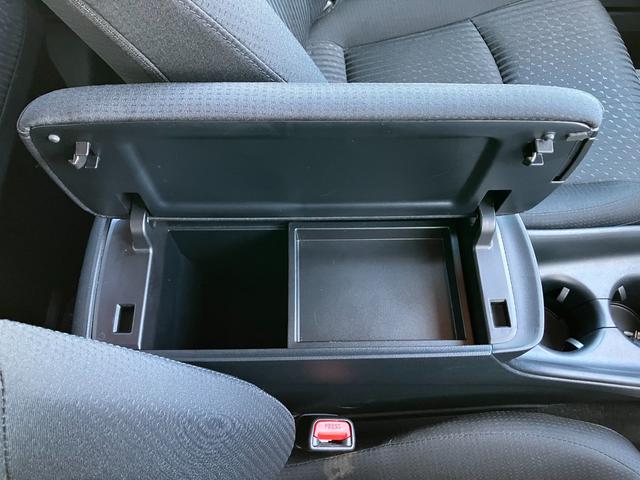 プリウス Ｓ　４ＷＤ　夏冬タイヤ付き　寒冷地仕様　スマートキー　純正ナビ　フルセグＴＶ　バックカメラ　ＥＴＣ　トヨタセーフティセンス　ＬＥＤライト　オートライト　フォグ　電格ミラー（25枚目）