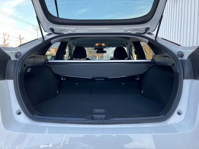 プリウス Ｓ　４ＷＤ　夏冬タイヤ付き　寒冷地仕様　スマートキー　純正ナビ　フルセグＴＶ　バックカメラ　ＥＴＣ　トヨタセーフティセンス　ＬＥＤライト　オートライト　フォグ　電格ミラー（33枚目）