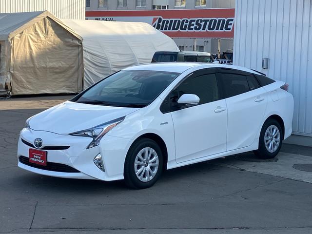 プリウス Ｓ　４ＷＤ　夏冬タイヤ付き　寒冷地仕様　スマートキー　純正ナビ　フルセグＴＶ　バックカメラ　ＥＴＣ　トヨタセーフティセンス　ＬＥＤライト　オートライト　フォグ　電格ミラー（34枚目）