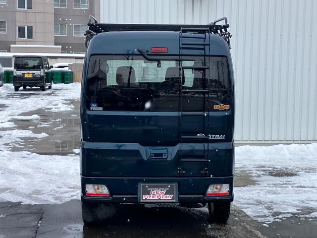 アトレー ＲＳ　４ＷＤ　夏タイヤ　リフトアップ　両側パワスラ　スマートキー　社外ナビ　バックカメラ　フルセグＴＶ　スマアシ　ドラレコ　ＥＴＣ　デジタルインナーミラー　オートライト　ＬＥＤ　フォグ　社外ルーフキャリア（45枚目）