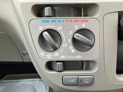 車内の温度調整できるマニュアルエアコンを装備！ 5