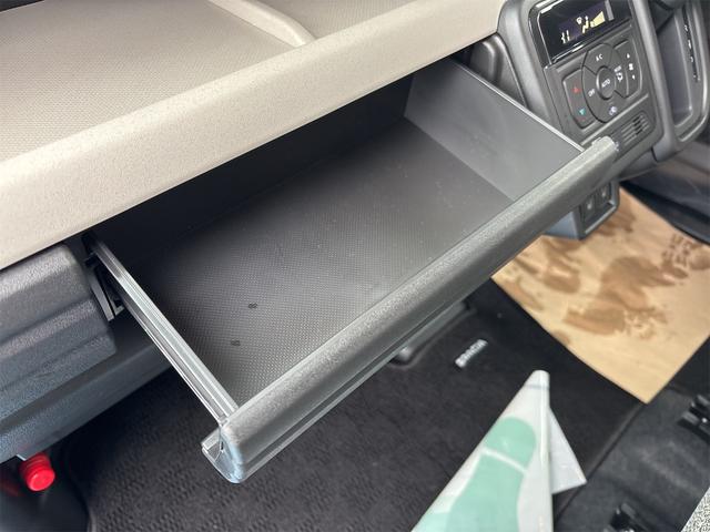 スペーシア ハイブリッドＧ　４ＷＤ　両側スライドドア　クリアランスソナー　オートライト　スマートキー　アイドリングストップ　電動格納ミラー　シートヒーター　ベンチシート　ＣＶＴ　ＡＢＳ　ＥＳＣ　ＣＤ　エアコン　パワーステアリング（42枚目）