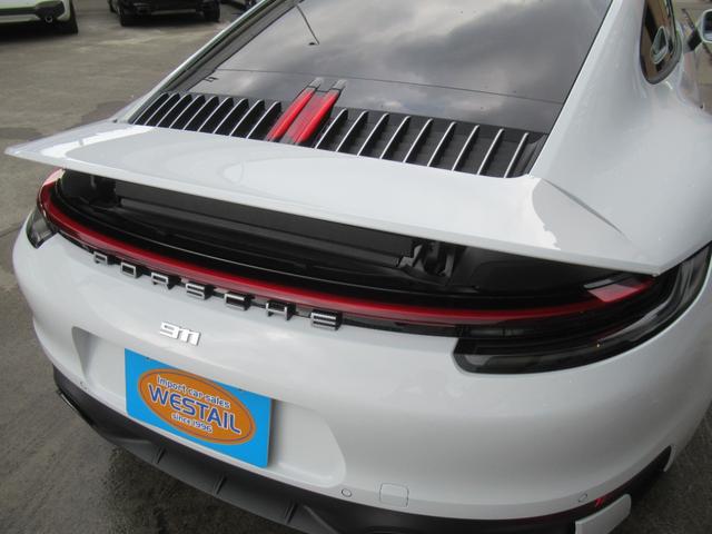 ９１１ ９１１カレラ４　右ハンドル　セラミックコンポジットブレーキ　電動ガラスサンルーフ　エグゾ－ストシステム　スポーツデザインＰ　ツートンレザー（ブラック／ボルドーレッド）　スポーツクロノＰ　ＲＳスパイダーホイール（17枚目）