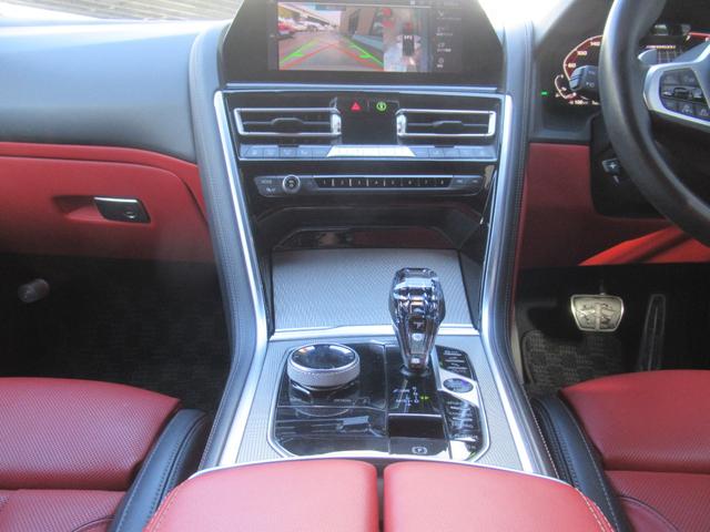 ８シリーズ Ｍ８５０ｉ　ｘＤｒｉｖｅ　グランクーペ　冬タイヤ付き　１オーナー　サンルーフ　赤革シート　シートヒーター　ベンチレーション　ハーマンカードン　ＬＥＤヘッド　ドラレコ　フルセグ　ＡＣＣ　２０インチ　クリスタルシフト　ヘッドアップディスプレイ（6枚目）