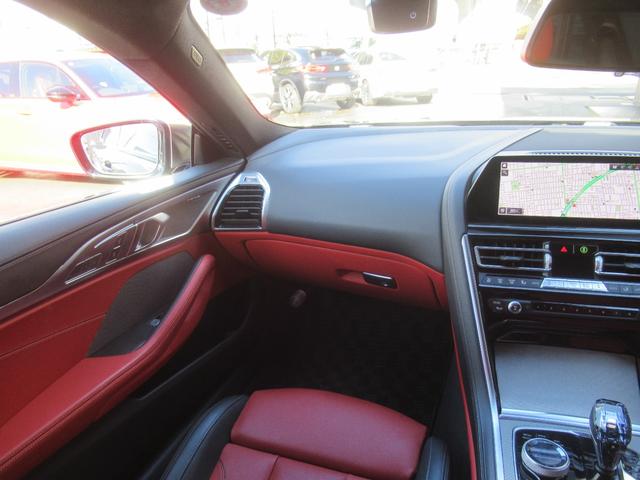 ８シリーズ Ｍ８５０ｉ　ｘＤｒｉｖｅ　グランクーペ　冬タイヤ付き　１オーナー　サンルーフ　赤革シート　シートヒーター　ベンチレーション　ハーマンカードン　ＬＥＤヘッド　ドラレコ　フルセグ　ＡＣＣ　２０インチ　クリスタルシフト　ヘッドアップディスプレイ（8枚目）