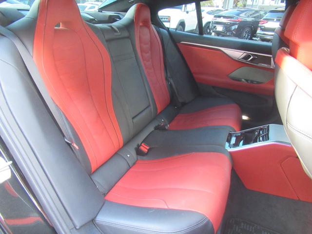 ８シリーズ Ｍ８５０ｉ　ｘＤｒｉｖｅ　グランクーペ　冬タイヤ付き　１オーナー　サンルーフ　赤革シート　シートヒーター　ベンチレーション　ハーマンカードン　ＬＥＤヘッド　ドラレコ　フルセグ　ＡＣＣ　２０インチ　クリスタルシフト　ヘッドアップディスプレイ（11枚目）