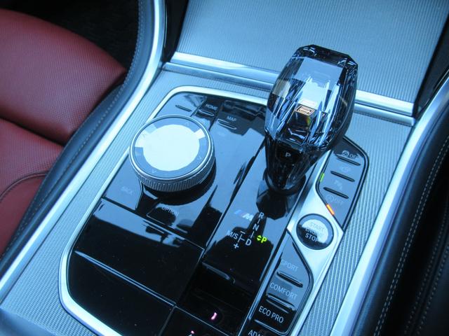 ８シリーズ Ｍ８５０ｉ　ｘＤｒｉｖｅ　グランクーペ　冬タイヤ付き　１オーナー　サンルーフ　赤革シート　シートヒーター　ベンチレーション　ハーマンカードン　ＬＥＤヘッド　ドラレコ　フルセグ　ＡＣＣ　２０インチ　クリスタルシフト　ヘッドアップディスプレイ（18枚目）