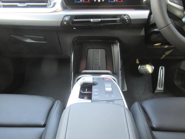 Ｘ２ ｘＤｒｉｖｅ　２０ｄ　Ｍスポーツ　登録済未使用車　ハイラインＰＫＧ　ハーマンカードン　ＬＥＤライト　コンフォートアクセス　シートヒーター　　ステアリングヒーター　パワーバックドア　ワイヤレスチャージ　バックカメラ　トップビューカメラ（6枚目）