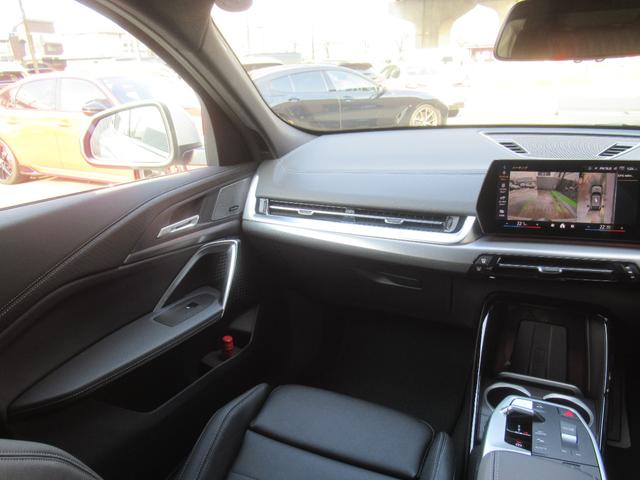 Ｘ２ ｘＤｒｉｖｅ　２０ｄ　Ｍスポーツ　登録済未使用車　ハイラインＰＫＧ　ハーマンカードン　ＬＥＤライト　コンフォートアクセス　シートヒーター　　ステアリングヒーター　パワーバックドア　ワイヤレスチャージ　バックカメラ　トップビューカメラ（8枚目）