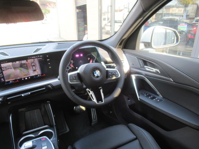 Ｘ２ ｘＤｒｉｖｅ　２０ｄ　Ｍスポーツ　登録済未使用車　ハイラインＰＫＧ　ハーマンカードン　ＬＥＤライト　コンフォートアクセス　シートヒーター　　ステアリングヒーター　パワーバックドア　ワイヤレスチャージ　バックカメラ　トップビューカメラ（9枚目）