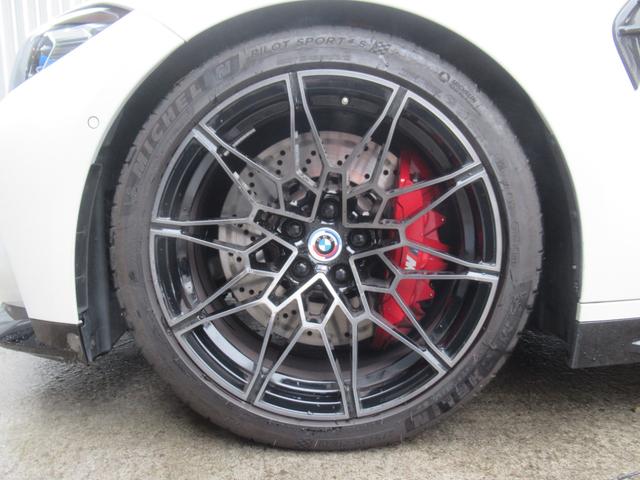 Ｍ４ Ｍ４クーペ　コンペティション　Ｍ　ｘＤｒｉｖｅ　１オナ　ＭドライバーズＰ　ＭカーボンエクステリアＰ　アクラポビッチ可変マフラー　カーボンインテリア　パーキングアシストプラス　フルレザーインテリア　ハーマンカードン　シートヒーター　ベンチレーション（19枚目）