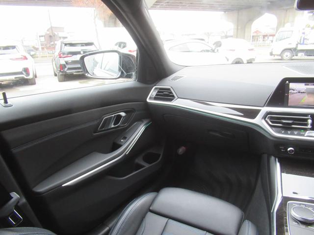 3シリーズ 320d xDrive Mスポーツ 黒革シート 電動シート シートヒーター 全周囲カメラ パワートランク アダプティブクルーズコントロール パドルシフト ワイヤレスチャージング 電動格納ミラー フルセグTV ETC 19インチAW(8枚目)