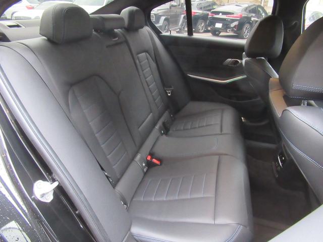 3シリーズ 320d xDrive Mスポーツ 黒革シート 電動シート シートヒーター 全周囲カメラ パワートランク アダプティブクルーズコントロール パドルシフト ワイヤレスチャージング 電動格納ミラー フルセグTV ETC 19インチAW(11枚目)