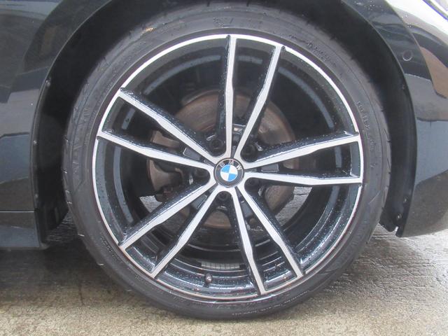 3シリーズ 320d xDrive Mスポーツ 黒革シート 電動シート シートヒーター 全周囲カメラ パワートランク アダプティブクルーズコントロール パドルシフト ワイヤレスチャージング 電動格納ミラー フルセグTV ETC 19インチAW(17枚目)