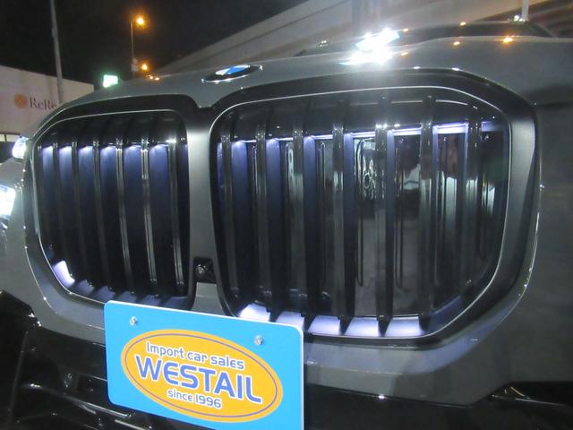 X7 xDrive 40d Mスポーツ 登録済未使用車 BOWERS&WILKINS Mスポーツパッケージプロ スカイラウンジパノラマルーフ INDIVIDUALアッシュフローインググレーファインウッドトリム 22インチMライトアルミ(4枚目)