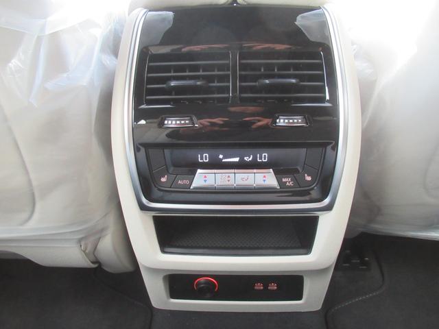 X7 xDrive 40d Mスポーツ 登録済未使用車 BOWERS&WILKINS Mスポーツパッケージプロ スカイラウンジパノラマルーフ INDIVIDUALアッシュフローインググレーファインウッドトリム 22インチMライトアルミ(16枚目)